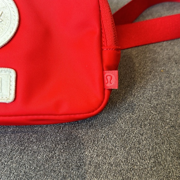 LULULEMON Team Canada Future Legacy Mini Belt Bag (True Red / Light Ivory) - Picture 4 of 9